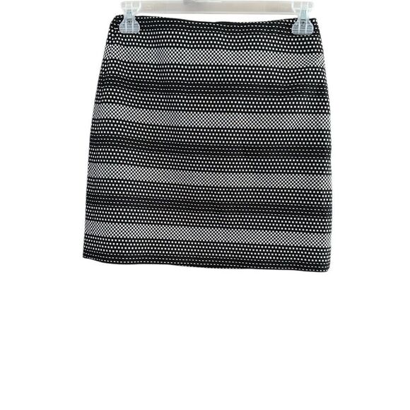Loft size 4, black and white pencil skirt lined - Picture 8 of 9